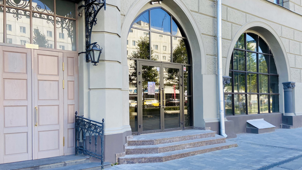 Сдается торговое помещение, 581,5 м² по адресу: г Москва, ул Садовая-Самотёчная, д 2/12.