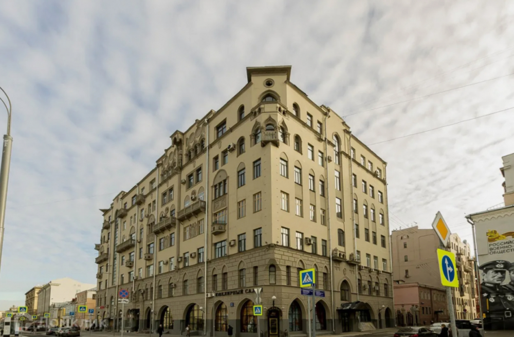 Сдается торговое помещение, 581,5 м² по адресу: г Москва, ул Садовая-Самотёчная, д 2/12.