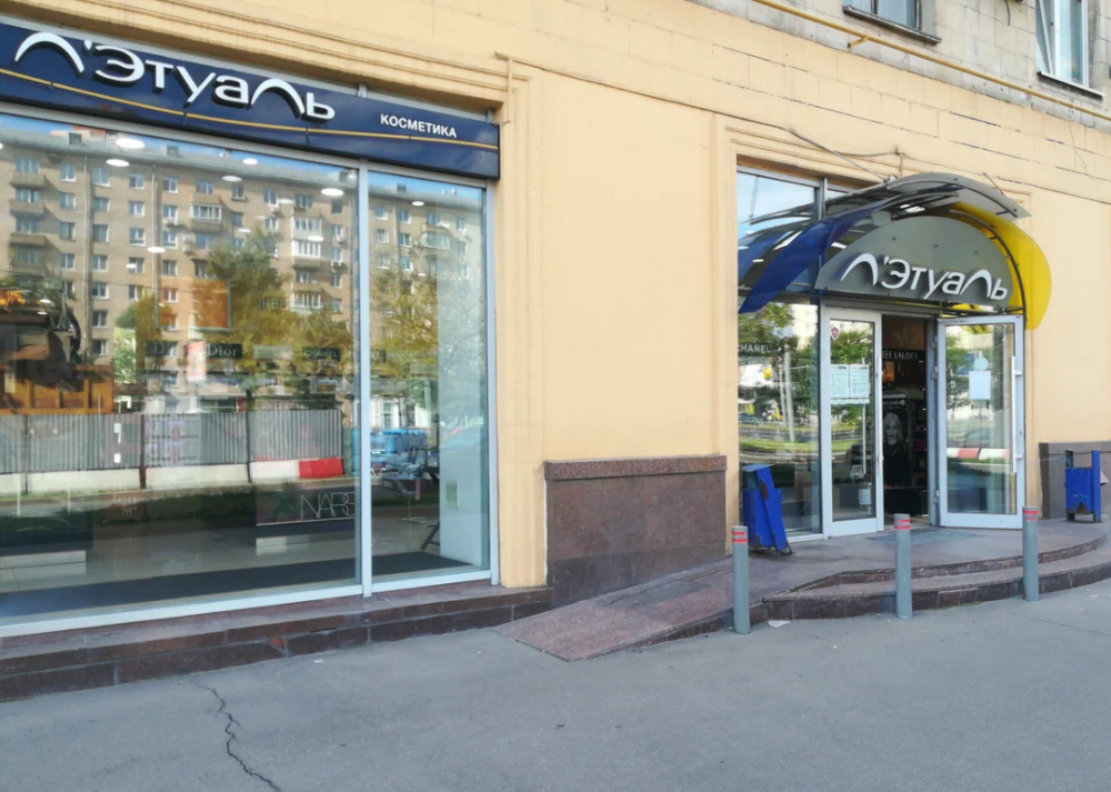 Сдается торговое помещение, 593,2 м² по адресу: г Москва, Ленинский пр-кт, д 72/2.